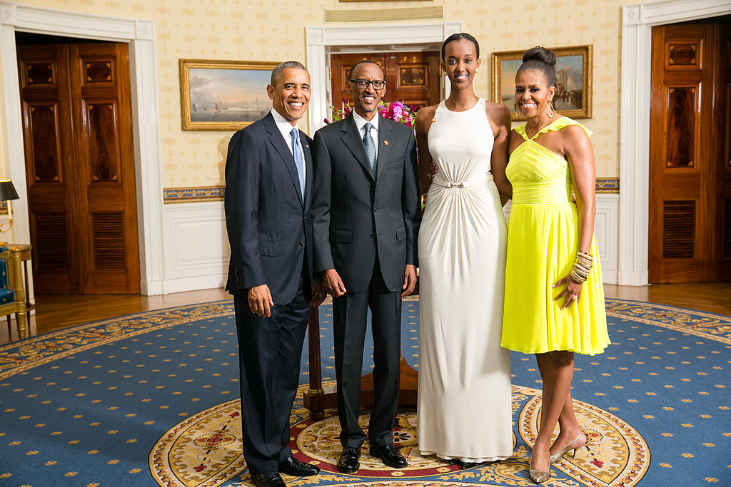 1024px-President_Barack_Obama_and_First_Lady_Michelle_Obama_greet_His_Excellency_Paul_Kagame%2C_President_of_the_Republic_of_Rwanda%2C_and_his_daughter.jpg