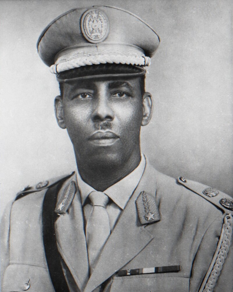 800px-Official_portrait_of_Major_General_Siad_Barre.jpg