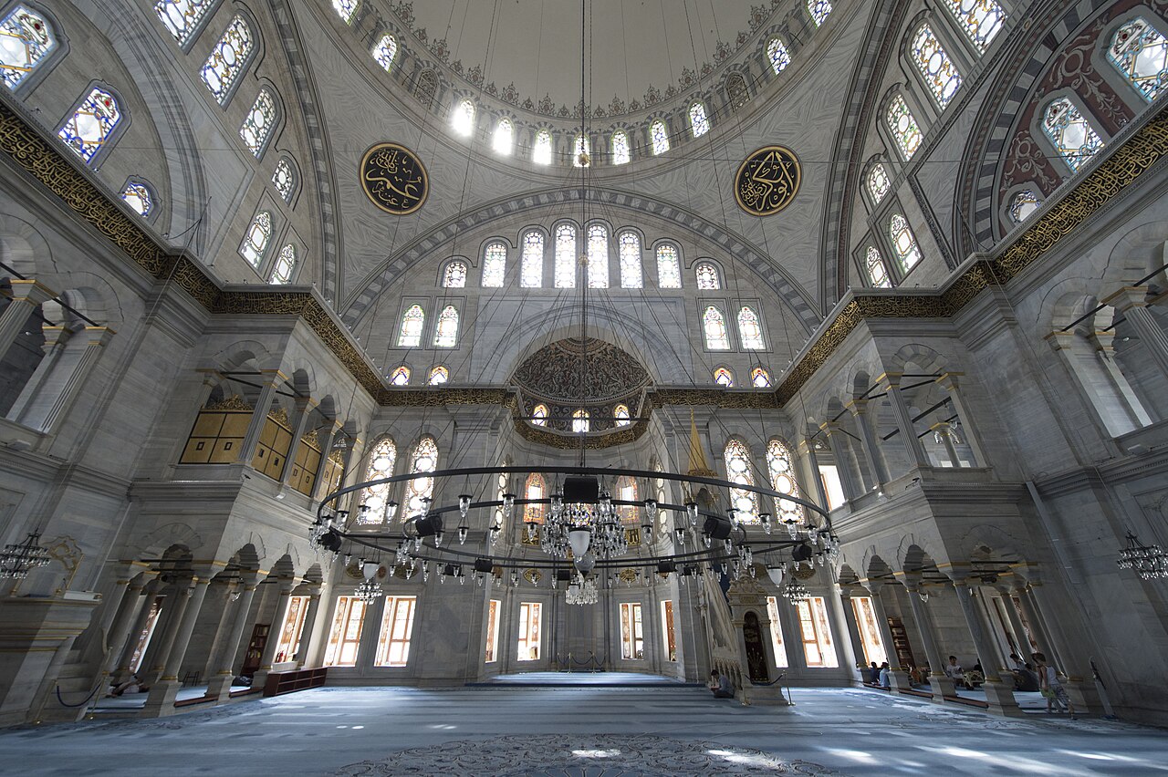 1280px-Nuruosmaniye_Mosque_1175.jpg