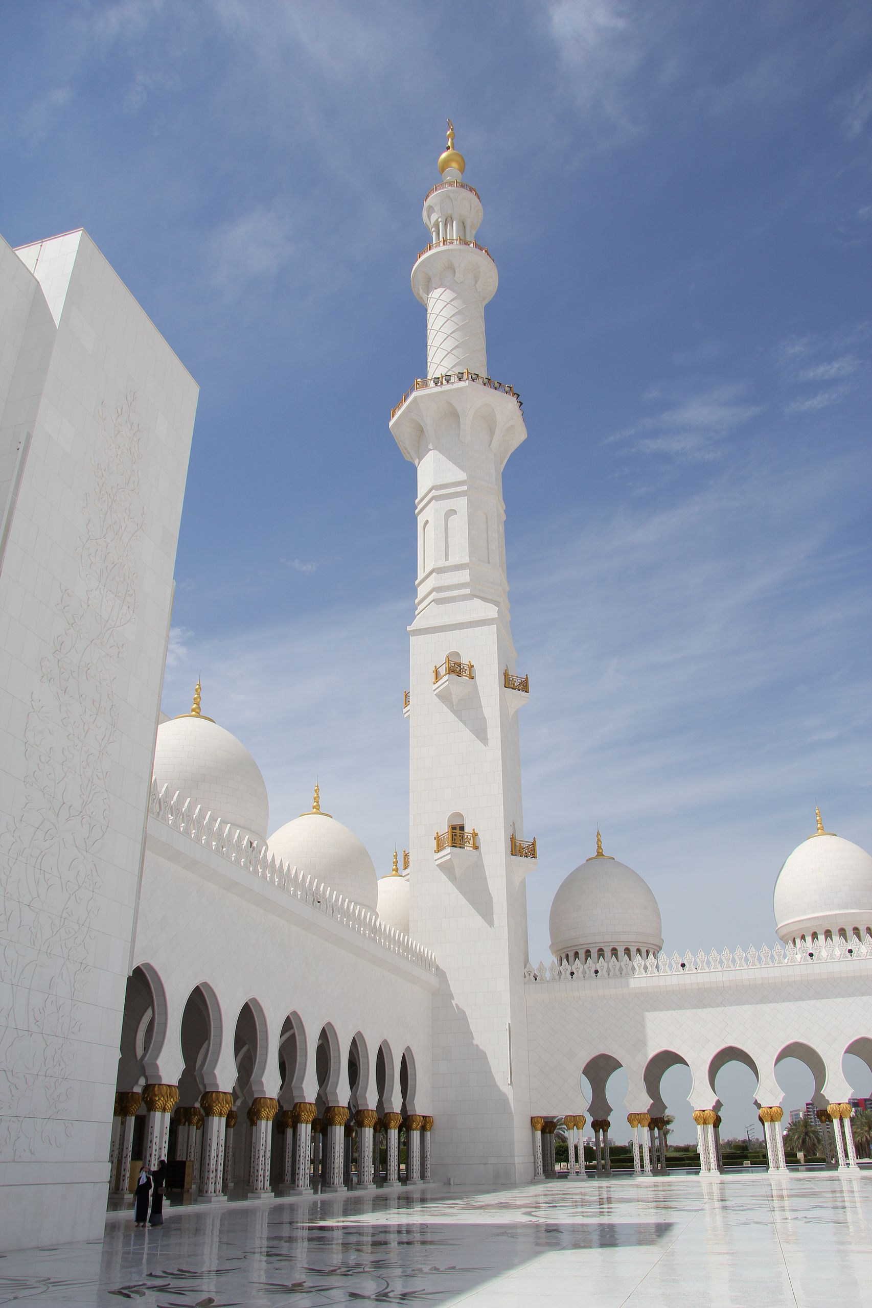 1706px-Inner_court_yard_of_Shekh_Zayed_Mosque.jpg