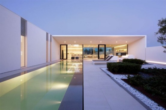 minimalist-white-house-in-lido-island-venezia-6-554x369.jpg