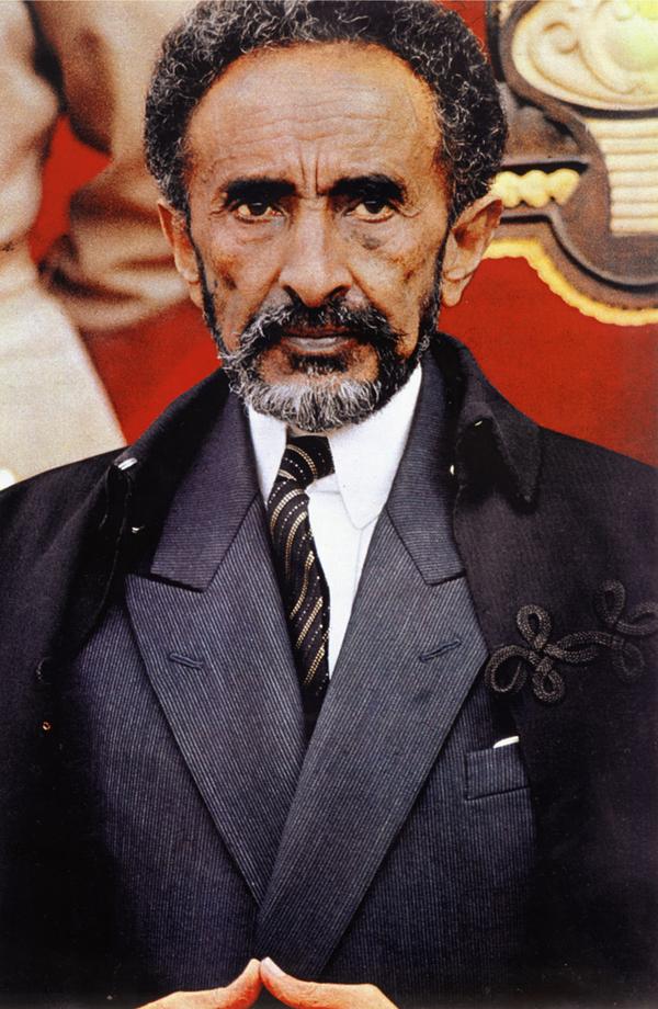 Haile_Selassie_in_suit_and_cloak_in_1960s.jpg